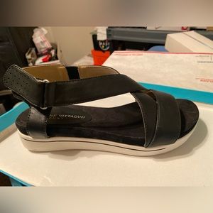 Brand new Adrienne vittadini sports cloud sandals